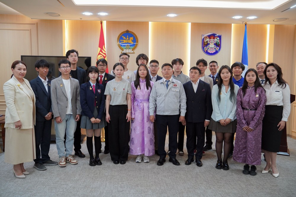 Mayor of Ulaanbaatar Honors Olympiad Medalists
